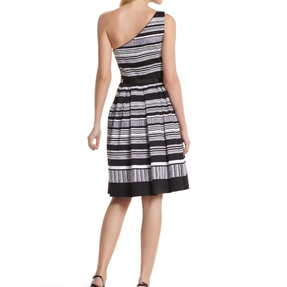 ๐Host Pick ๐ White House, Black Market striped one shoulder pleated dress - Picture 2 of 11
